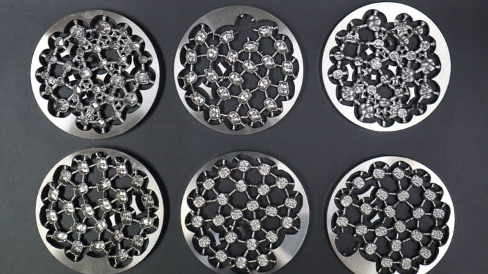 他社とDenvation社のチタンクラウン切削比較6つ